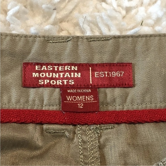 Eastern Mountain Sports Capris Pants Womens 12 Beige Ankle Button Hiking Outdoor - Picture 2 of 9